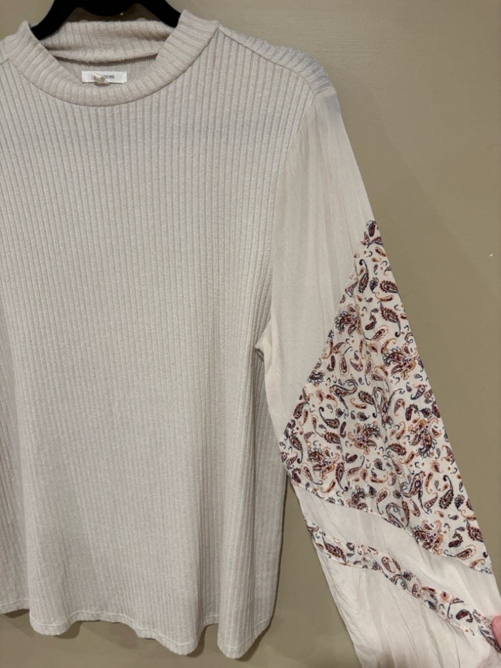 Maurice’s cream paisley sleeve top - Picture 4 of 6
